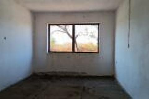 Plaški, Jezero - Nedovršena kuća s potencijalom