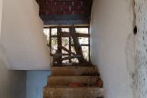 Plaški, Jezero - Nedovršena kuća s potencijalom