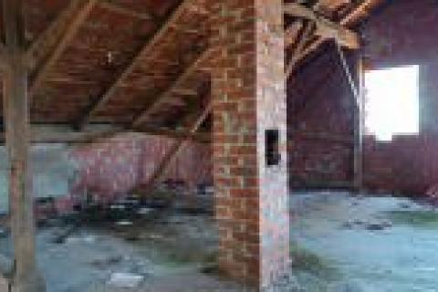 Plaški, Jezero - Nedovršena kuća s potencijalom