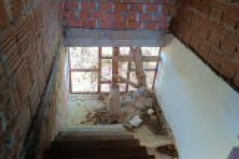 Plaški, Jezero - Nedovršena kuća s potencijalom