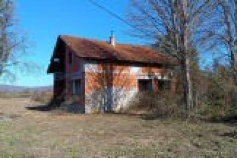 Plaški, Jezero - Nedovršena kuća s potencijalom