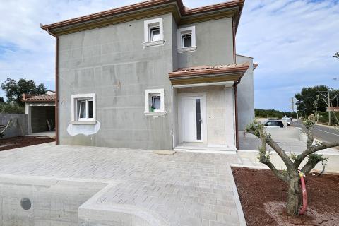 Istra, Momjan okolica, dvojna vila u novogradnji