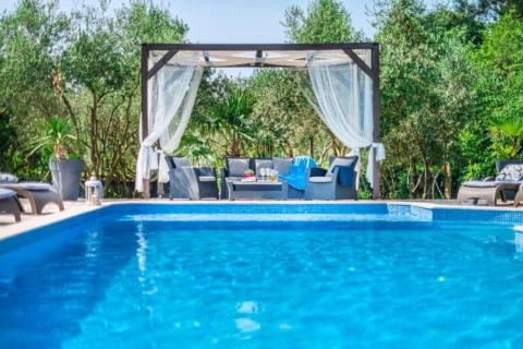 Istra, istarska kamena kuća sa bazenom i maslinikom