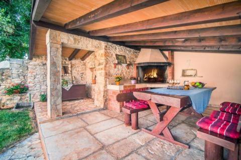 Istra, istarska kamena kuća sa bazenom i maslinikom