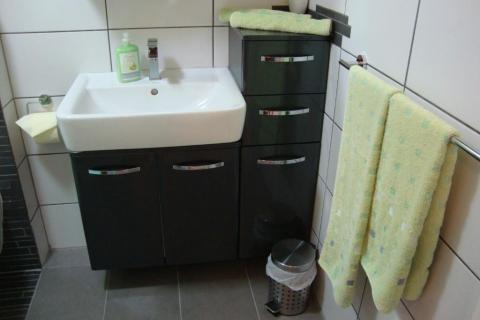 Novi Vinodolski - apartmanska kuća 2.red od mora