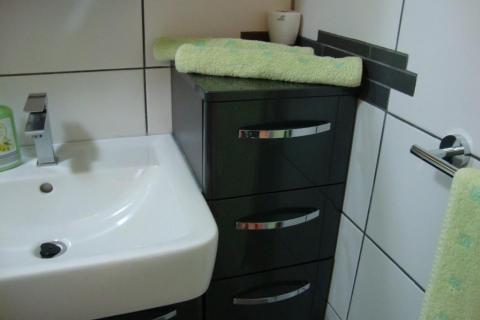 Novi Vinodolski - apartmanska kuća 2.red od mora