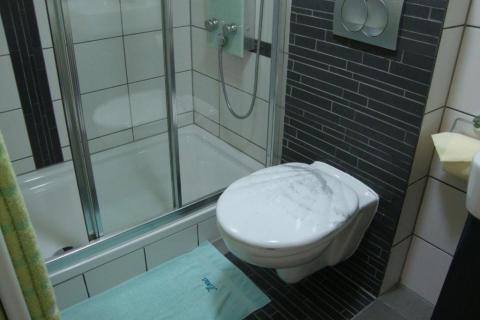 Novi Vinodolski - apartmanska kuća 2.red od mora