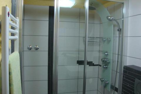 Novi Vinodolski - apartmanska kuća 2.red od mora