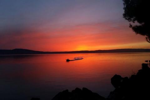 Novi Vinodolski - apartmanska kuća 2.red od mora