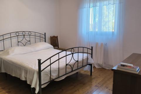 Istra, Rovinjsko selo - kuća sa tri stana i velikom okućnicom 