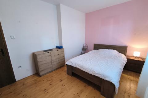 Istra, Rovinjsko selo - kuća sa tri stana i velikom okućnicom 