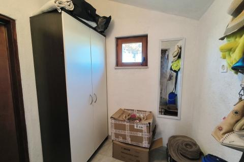 Istra, Rovinjsko selo - kuća sa tri stana i velikom okućnicom 