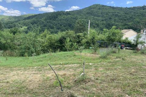 Istra, Cunjci - građeinski teren i ruševna kuća u nizu sa imanjem 