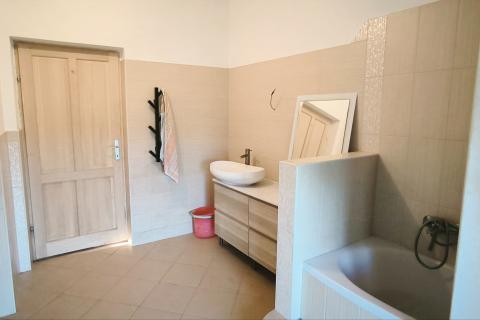 Istra, Marčana - samostojeća kuća, novogradnja, lijepa okućnica