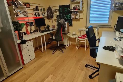 Crikvenica, trosoban stan s vrtom i parkingom