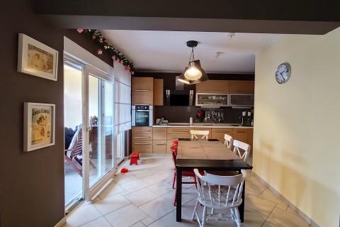 Crikvenica, trosoban stan s vrtom i parkingom