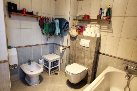 Crikvenica, trosoban stan s vrtom i parkingom