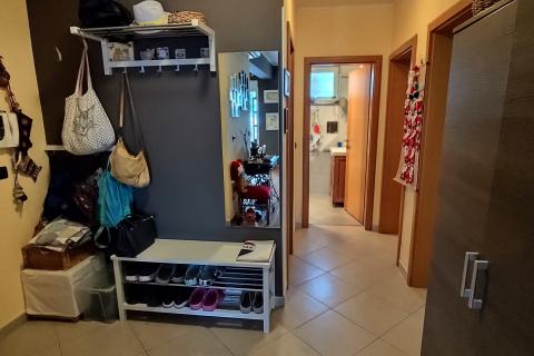 Crikvenica, trosoban stan s vrtom i parkingom