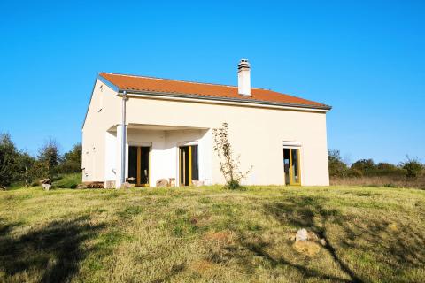 Istra, Marčana - samostojeća kuća, novogradnja, lijepa okućnica