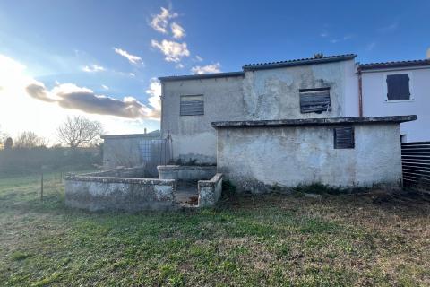 Istra, Marčana - stara istarska kuća sa prostranom okućnicom