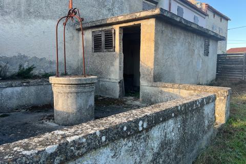 Istra, Marčana - stara istarska kuća sa prostranom okućnicom