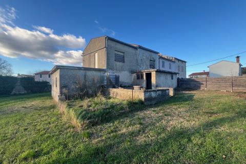 Istra, Marčana - stara istarska kuća sa prostranom okućnicom