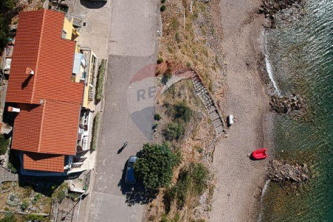 Senj, Sv. Juraj - Kuća sa 4 apartmana 1.red do mora