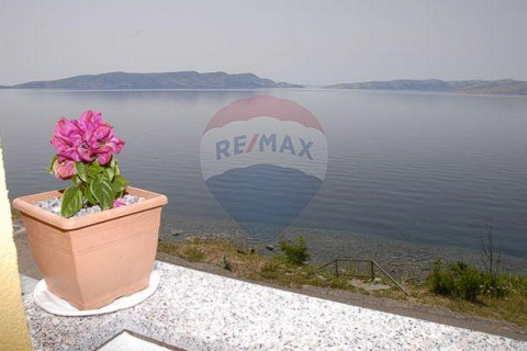 Senj, Sv. Juraj - Kuća sa 4 apartmana 1.red do mora