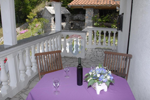 Senj, Sv. Juraj - Kuća sa 4 apartmana 1.red do mora