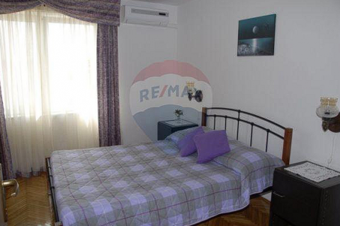 Senj, Sv. Juraj - Kuća sa 4 apartmana 1.red do mora