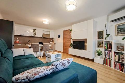 Rijeka, Bulevard, 3S+DB, renoviran i namješten stan od 90m2