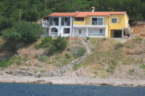 Senj, Sv. Juraj - Kuća sa 4 apartmana 1.red do mora