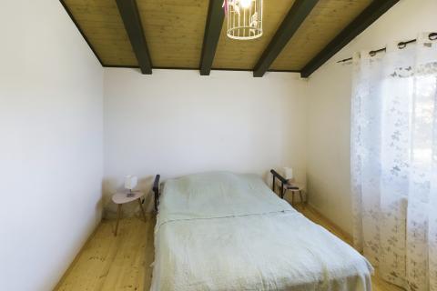 Istra, Rovinjsko selo - kuća sa tri stana i velikom okućnicom 