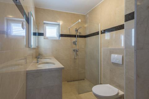 Ravni, Kuća  s bazenom, 6 apartmana, otvoren pogled na more