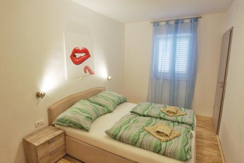 Ravni, Kuća  s bazenom, 6 apartmana, otvoren pogled na more