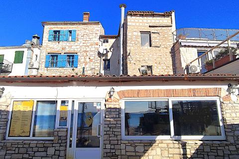 Istra,Umag,Kuća i restoran,prvi red do mora za adaptaciju.