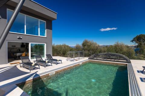 Huis Ravni, Raša, 200m2