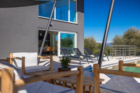 Huis Ravni, Raša, 200m2