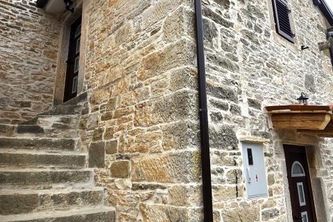 Istra,Grožnjan,okolica-Adaptirana kamena kuća