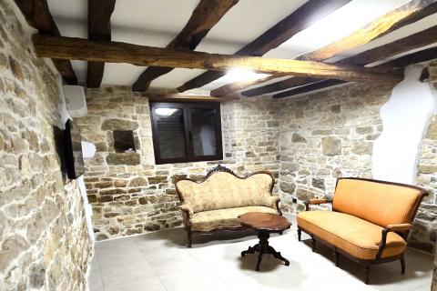 Istra,Grožnjan,okolica-Adaptirana kamena kuća
