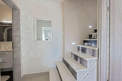 Istra, kuća sa dva stana u Šišanu