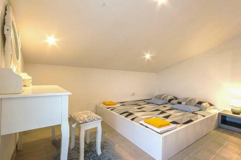 Istra, kuća sa dva stana u Šišanu