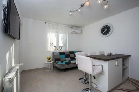 Istra, kuća sa dva stana u Šišanu