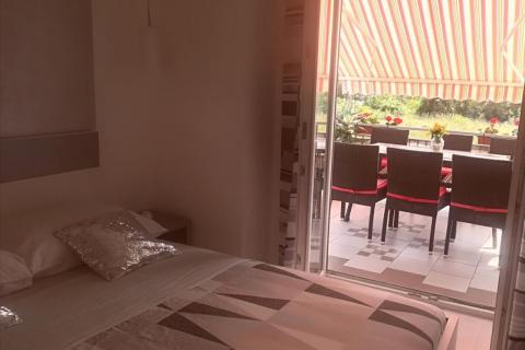 Istra, kuća sa dva stana u Šišanu