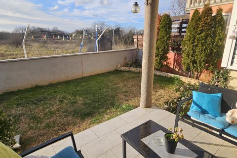 Istra, kuća sa dva stana u Šišanu