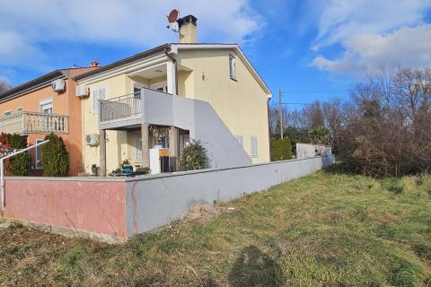 Istra, kuća sa dva stana u Šišanu