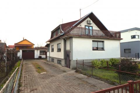 Zagreb - kuća za radnike, 12-16 osoba, 180m2