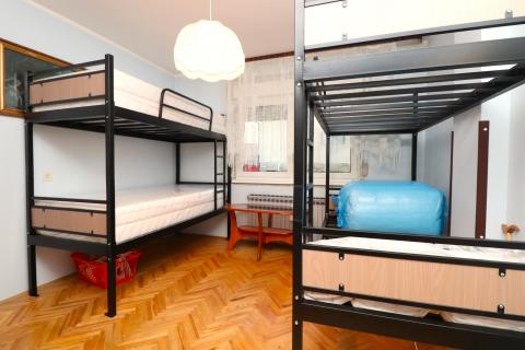 Zagreb - kuća za radnike, 12-16 osoba, 180m2