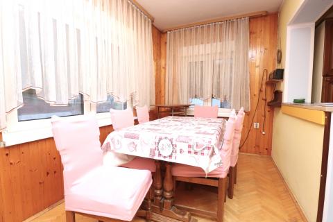Zagreb - kuća za radnike, 12-16 osoba, 180m2
