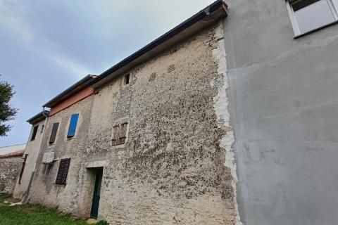 Istra, Peruški, stara zgrada za obnovu